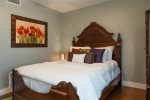 Guest bedroom w/ queen size bed